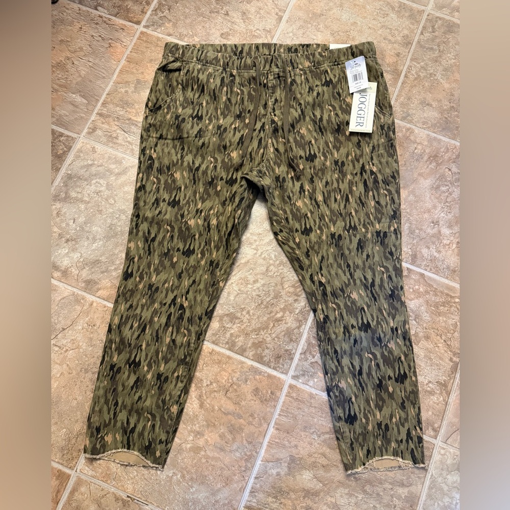 NEW NWT Royalty For Me Olive Camo Joggers Women’s 2X Stretch Pull-On Pants - Picture 2 of 5